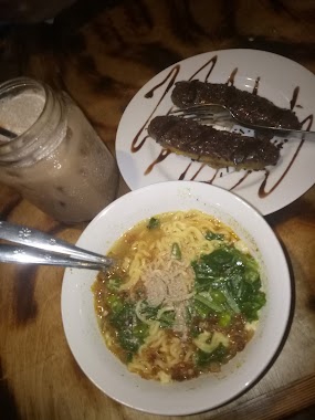 Warung Garasi, Author: Cynthia Mellisa AlFatih