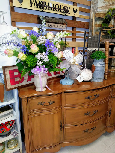 Debbie Kay's Floral and Vintage Market - Thumbnail