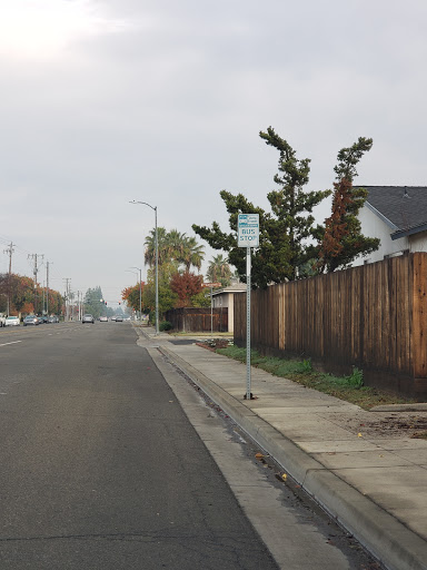 Peach Ave & W Holland Ave