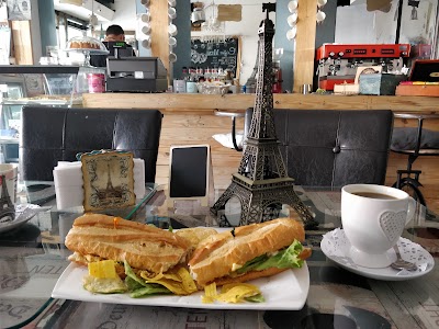 Photos of Vintage Caf&eacute; and Cupcakes