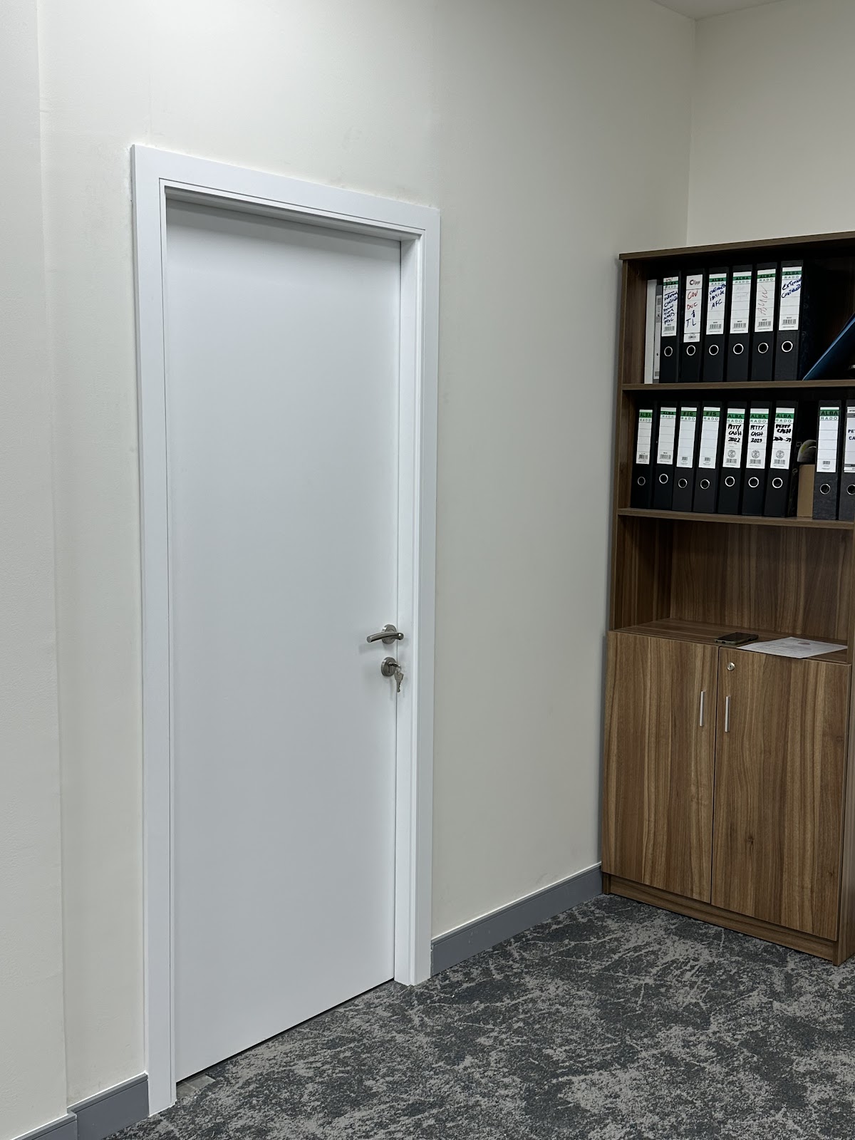 Abdulla Ali Carpenter - صورة 3