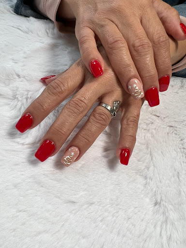 Lily's Beauty Lounge Logo