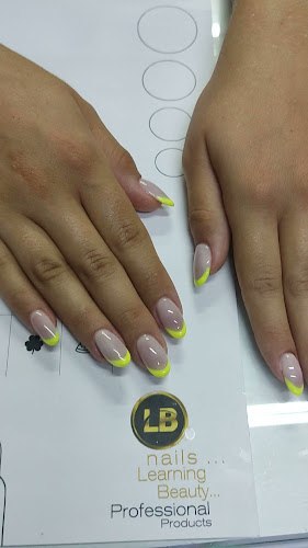 Εκμάθηση Ομορφιάς and more LB Nails face and body Ανοιχτές ώρες