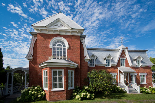 Fraser Manor - Visual