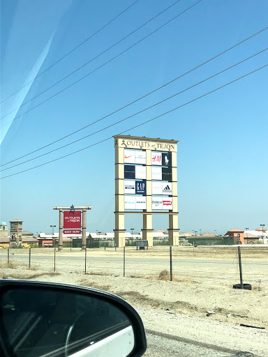 Tejon Outlets - Visual