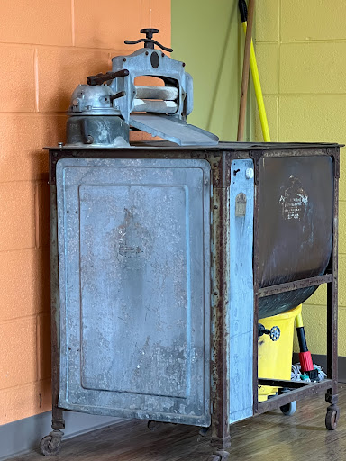 Beanie's Laundry - Visual
