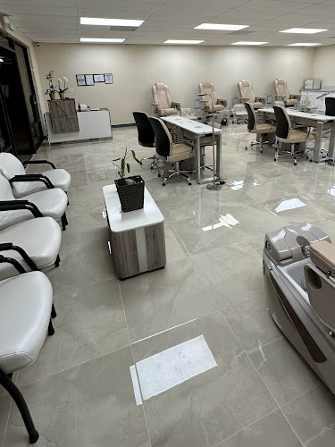 Linda Nails And Spa interior view