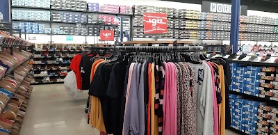 SKECHERS Warehouse Outlet