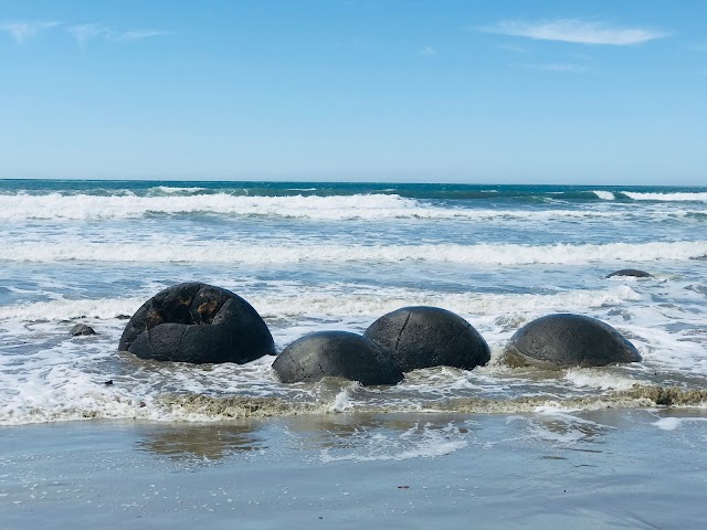 Moeraki Boulders Beach