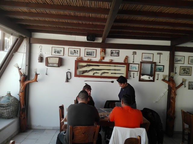 Taverna Platanos