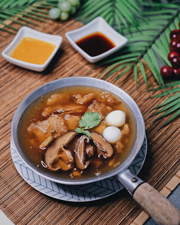 Pae's Brass Pot Congee by null