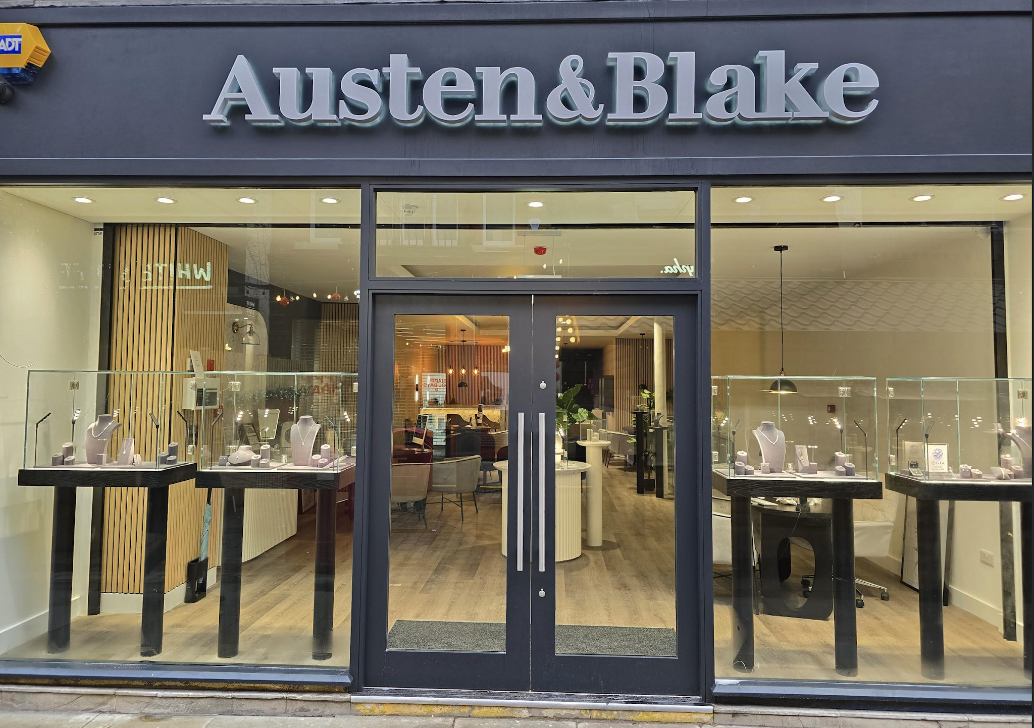 Austen & Blake Manchester - Jewellery - photo 1