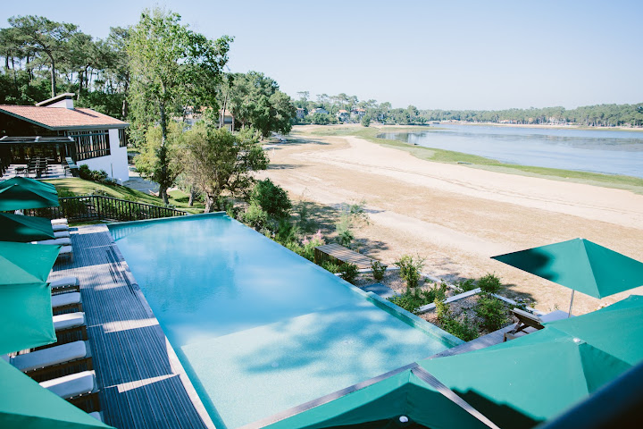 Les Hortensias du Lac by null