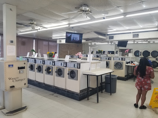 Luckily coin laundrymat