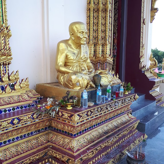 Wat Plai Laem