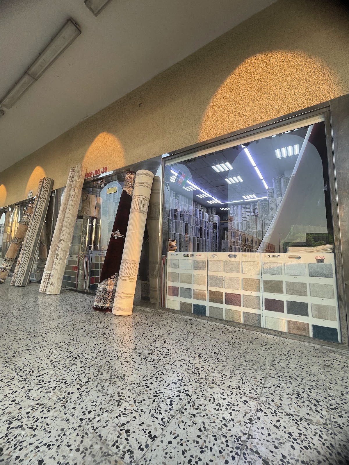 The Red Carpet - Reem Mall - صورة 3