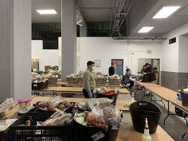 Centre Communautaire Vertical (Banque Alimentaire/Food Bank) by null