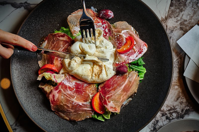 Nineteen Eighty Lounge & Bar