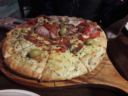 La Oliva Pizzeria Casa de Pizzas y Empanadas, Author: Viktoria Fernandez