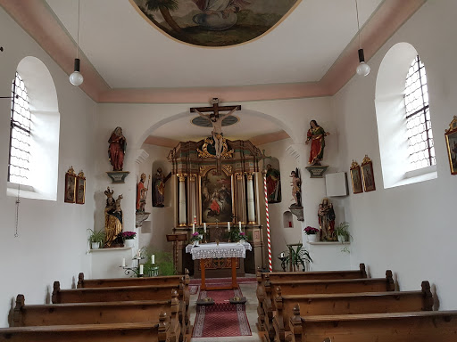 Gaststätte Grüner Baum neben Kapelle