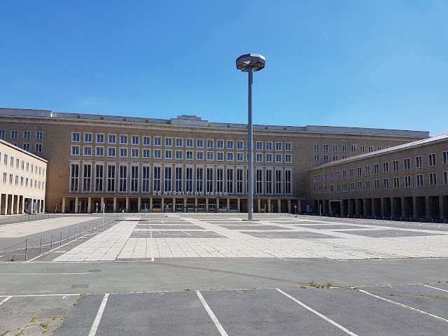 Platz der Luftbrücke
