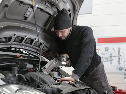 Kumar Automotive provides all car servicing and detailing with 24×7 on our hotline. Kumar Automot… post image