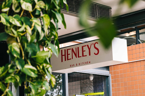 Henley's Bar & Kitchen Logo