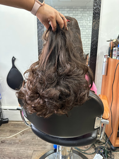 Mahanaim Dominican Hair Salon - Thumbnail