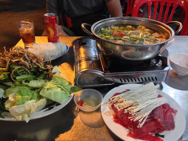 Food street Tong Duy Tan