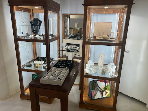 Leo Jewellery Cave - Thumbnail