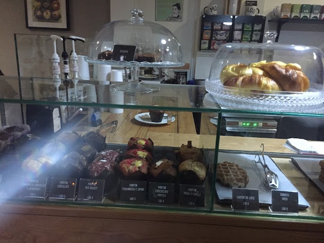 Monlou, Cake and Coffee House