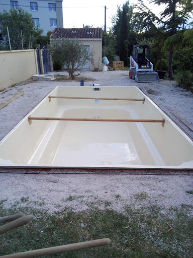 Photo de FJ Piscines - Installateur de piscines en coque polyester à Courthézon (84350)