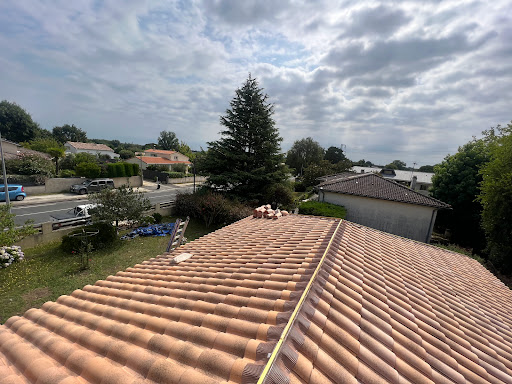 Photo de Kg renovation couvreur zingueur lacanau | intervention d’urgence et recherche de fuite