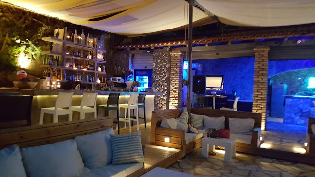 La Grotta Lounge and Pub