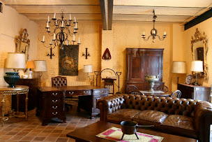 Photo n°1 de Delys Antiquaire Marseille à Gignac-la-Nerthe (Service de débarras de maison)