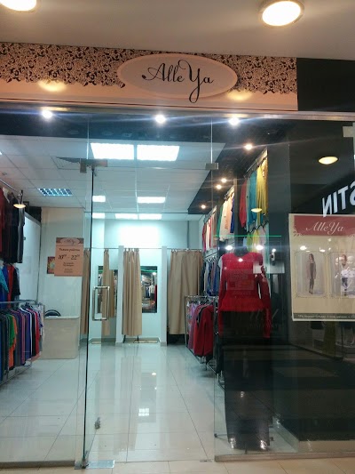 Photos of Fashion Avenue, a shopping and entertainment complex