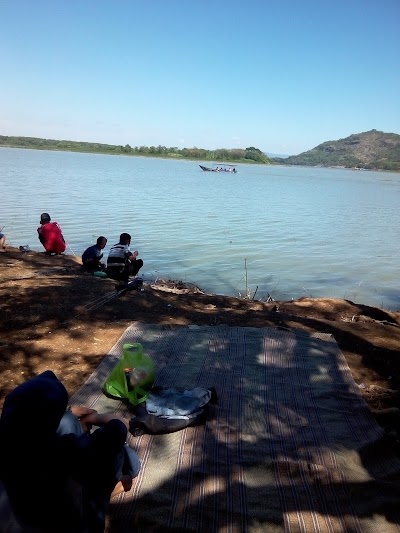 Photos of Tugu Bedol Desa Waduk Gajah Mungkur
