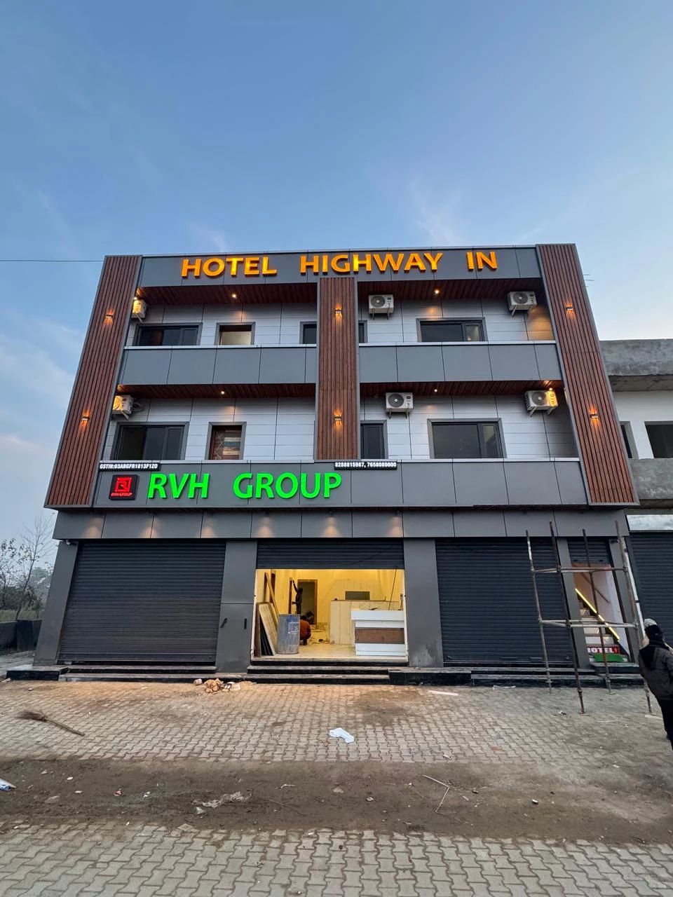 Hotel highway inn