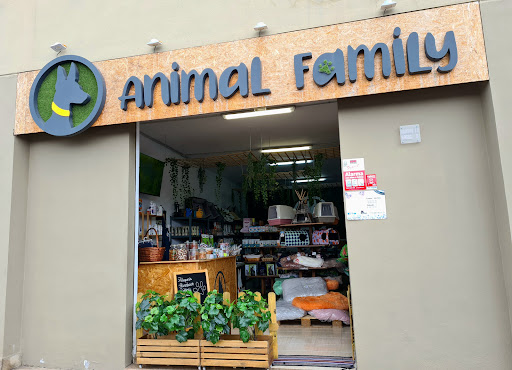 Animal Family Tenerife alimentación, pastelería, peluquería