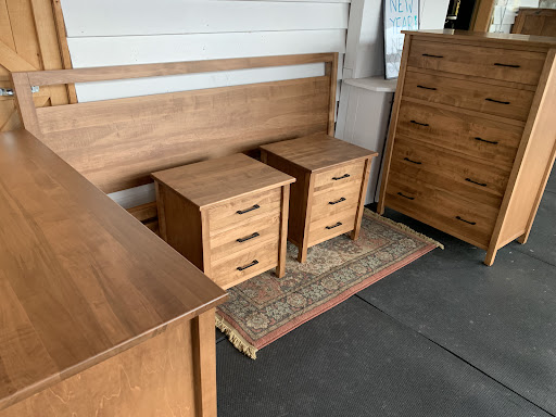 Amish Oak & Americana Furnishings - Thumbnail