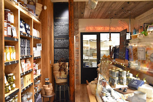 Photo n°3 de Kaviari Delikatessen - Martyrs à Paris (Épicerie fine)