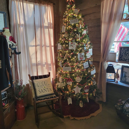 Ellsy's Attic - Visual