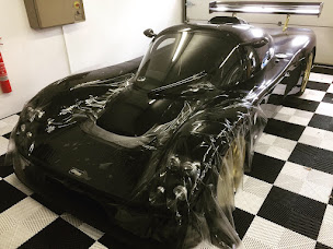 Photo n°5 de Goldfinger Studio à Landeronde (Atelier de carrosserie automobile)