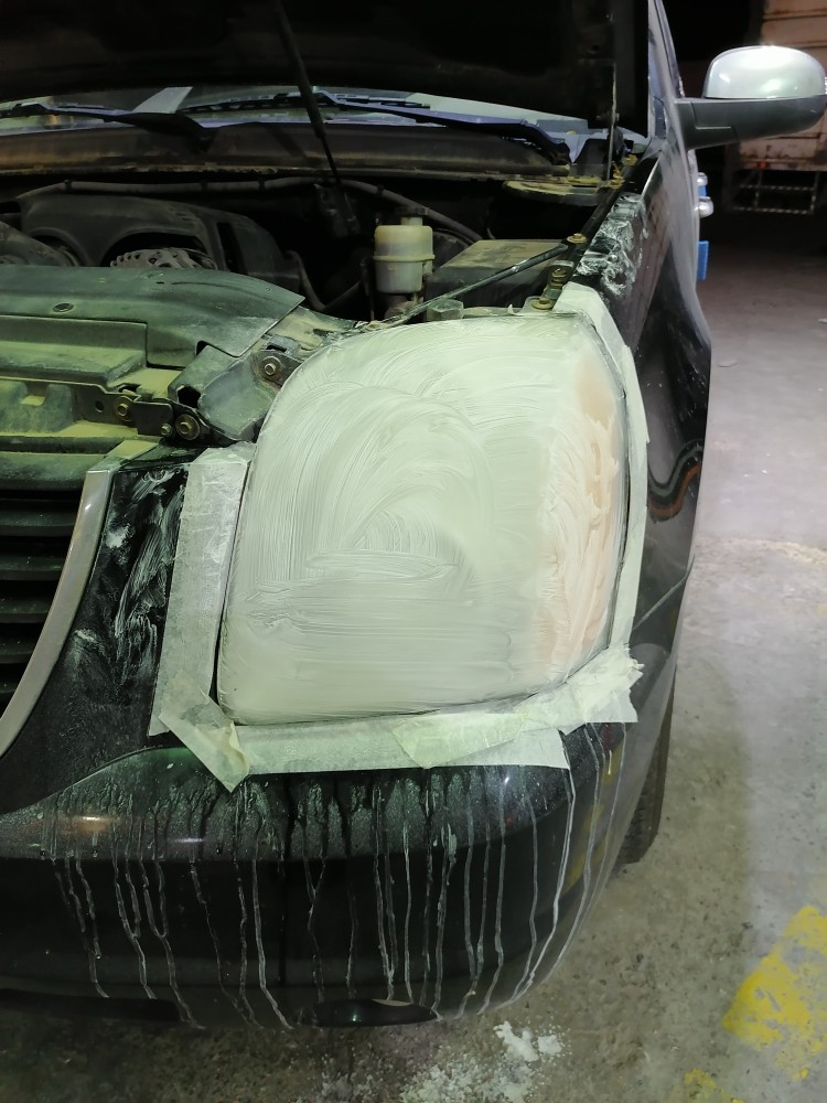 كهربائي سيارات وبرمجة حساسات و تلميع الأنوار و الشمعات و كل ما يختص بالصيانة الاضاءة