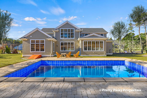 Pretty Picky Properties - Visual