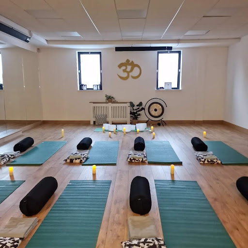 Hut Yoga - Thumbnail