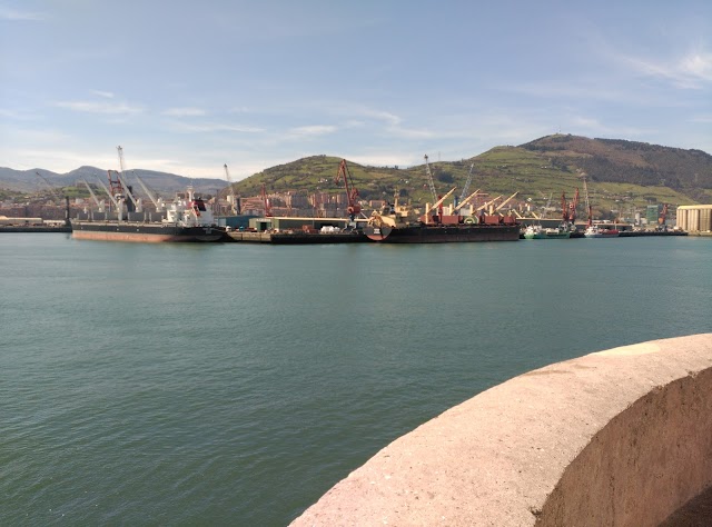 Faro del Muelle de Arriluze