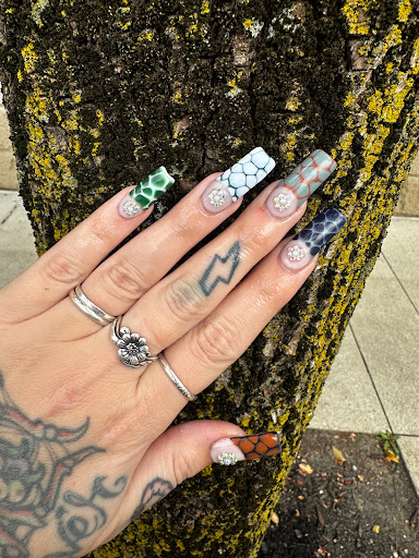 Noir Nails - Visual