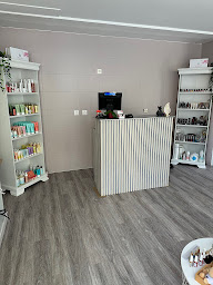 Photo n°9 de Ça change tout... à Domfront en Poiraie (Salon de manucure)