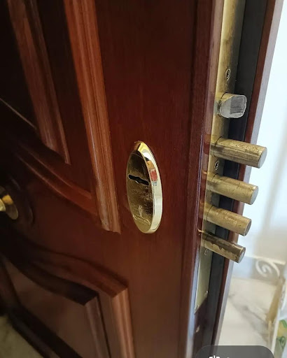 Como cerrajero en Sarrià, sé que la seguridad es una priorid
